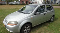 Grijs, metallic lak Gebruikt 2004 Chevrolet Kalos Sedan | € 648 (Goede deal)