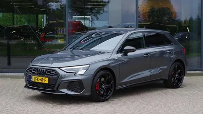 Gebruikt 2023 Audi A3 Sportback e-tron Competition Hatchback | € 35.950 (Eerlijke prijs)