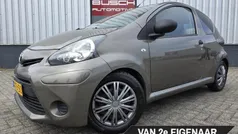 Bruin Gebruikt 2013 Toyota Aygo Comfort Hatchback | € 3.495 (Eerlijke prijs)