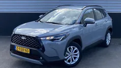 Manhattan grey metallic (grijs metallic) Gebruikt 2024 Toyota Corolla Cross Active SUV | € 33.699 (Goede deal)