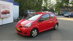 Rood Gebruikt 2010 Toyota Aygo Hatchback | € 2.245 (Eerlijke prijs)