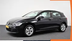Zwart Gebruikt 2021 VW Golf VIII Life Hatchback | € 21.250 (Eerlijke prijs)