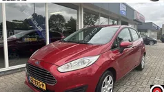 Rood Gebruikt 2015 Ford Fiesta Style Hatchback | € 7.999 (Eerlijke prijs)