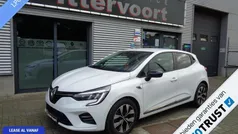Wit Gebruikt 2021 Renault Clio V Intens Hatchback | € 15.650 (Eerlijke prijs)