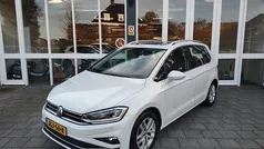 Wit (metallic) Gebruikt 2018 VW Golf Sportsvan Highline MPV | € 18.950 (Eerlijke prijs)