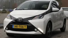 Wit Gebruikt 2015 Toyota Aygo X-play Hatchback | € 7.940 (Eerlijke prijs)