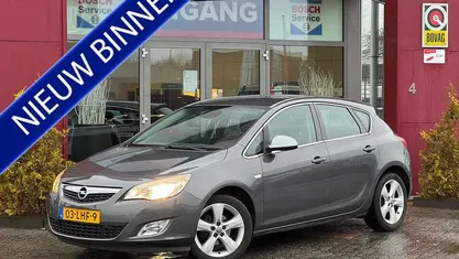 Grijs Occasion 2010 Opel Astra Edition Hatchback | € 3.750 (Eerlijke prijs)