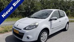 Wit Gebruikt 2011 Renault Clio R.S. Collection Hatchback | € 3.245 (Eerlijke prijs)
