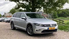 Grijs Gebruikt 2017 VW Passat Highline Stationwagen | € 12.975 (Eerlijke prijs)