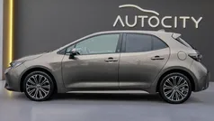 Grijs, metallic lak Gebruikt 2022 Toyota Corolla Team Hatchback | € 19.950 (Eerlijke prijs)