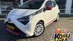 Wit Gebruikt 2019 Toyota Aygo X-play Hatchback | € 10.950 (Eerlijke prijs)