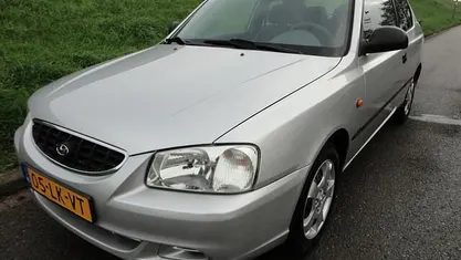 Grijs (metallic) Occasion 2003 Hyundai Accent Hatchback | € 1.850 (Eerlijke prijs)