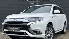 Wit Gebruikt 2021 Mitsubishi Outlander P-HEV Instyle SUV | € 26.450 (Eerlijke prijs)