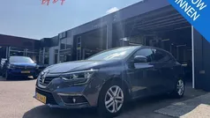 Grijs, metallic lak Gebruikt 2018 Renault Mégane IV Zen Hatchback | € 12.895 (Goede deal)