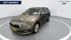 Grijs Gebruikt 2023 Skoda Octavia Business Line Stationwagen | € 23.940 (Eerlijke prijs)