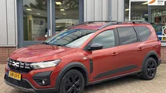 Bruin Gebruikt 2023 Dacia Jogger Extreme MPV | € 24.950 (Eerlijke prijs)