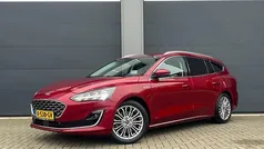 Rood (metallic) Gebruikt 2020 Ford Focus Vignale Stationwagen | € 12.900 (Eerlijke prijs)