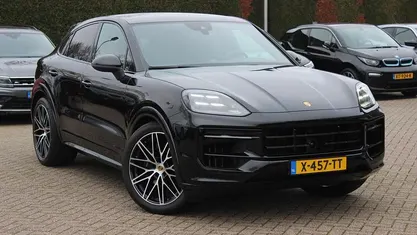 Zwart (metallic) Gebruikt 2024 Porsche Cayenne SUV | € 109.950 (Super prijs)