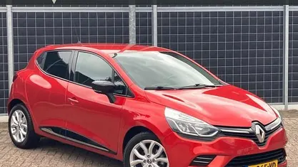 Rood Occasion 2019 Renault Clio IV Intens Hatchback | € 9.250 (Eerlijke prijs)