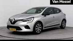 Grijs Gebruikt 2023 Renault Clio V Equilibre Hatchback | € 15.935 (Eerlijke prijs)