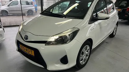 Wit Occasion 2013 Toyota Yaris Sedan | € 8.495 (Eerlijke prijs)