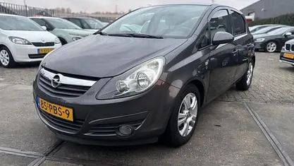 Grijs (metallic) Gebruikt 2011 Opel Corsa S Hatchback | € 2.950 (Eerlijke prijs)