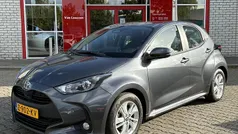 Grijs Gebruikt 2024 Toyota Yaris Hybrid Hatchback | € 22.900 (Eerlijke prijs)