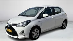 Wit Gebruikt 2015 Toyota Yaris Hybrid Comfort Hatchback | € 10.990 (Eerlijke prijs)