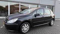 Zwart Gebruikt 2003 Peugeot 307 Hatchback | € 1.799 (Eerlijke prijs)