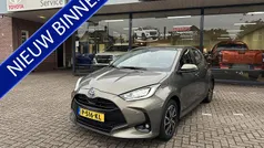 Groen Gebruikt 2022 Toyota Yaris Hybrid Hatchback | € 22.900 (Eerlijke prijs)