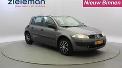 Gebruikt 2003 Renault Mégane II Expression Hatchback | € 845 (Eerlijke prijs)