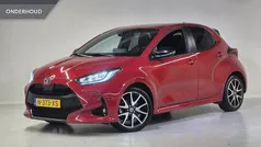 Rood Gebruikt 2022 Toyota Yaris Hybrid Executive Hatchback | € 23.945 (Eerlijke prijs)