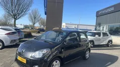 Zwart Gebruikt 2010 Renault Twingo Dynamique Hatchback | € 3.995 (Eerlijke prijs)