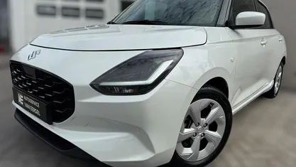 Wit Gebruikt 2024 Suzuki Swift Style Hatchback | € 19.995 (Eerlijke prijs)