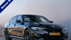 Zwart Gebruikt 2022 BMW 330 Executive Sedan | € 36.850 (Eerlijke prijs)