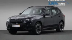 M carbonschwarz metallic (donker zwart metallic) Gebruikt 2023 BMW iX3 Comfort Edition SUV | € 46.880 (Super prijs)