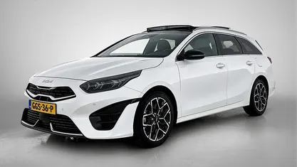 Wit Occasion 2024 Kia Ceed GT-Line Hatchback | € 30.425 (Eerlijke prijs)