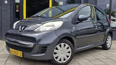 Grijs Gebruikt 2010 Peugeot 107 Urban Move Hatchback | € 2.950 (Eerlijke prijs)