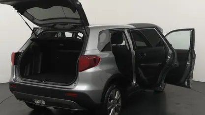 Gebruikt 2024 Suzuki Vitara SUV | € 24.950 (Eerlijke prijs)