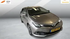 Bruin Gebruikt 2016 Toyota Auris Hybrid Executive Hatchback | € 15.950 (Eerlijke prijs)