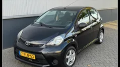 Zwart Gebruikt 2013 Toyota Aygo Comfort Hatchback | € 3.999 (Eerlijke prijs)