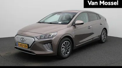 Bruin Occasion 2021 Hyundai Ioniq Premium Hatchback | € 16.400 (Eerlijke prijs)