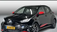 Zwart, metallic lak Gebruikt 2021 Toyota Yaris Hybrid Hatchback | € 21.950 (Eerlijke prijs)