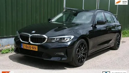 Zwart Gebruikt 2020 BMW 330 Executive Stationwagen | € 23.950 (Eerlijke prijs)