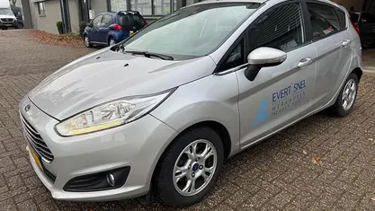 Grijs Gebruikt 2016 Ford Fiesta Titanium Hatchback | € 4.750 (Eerlijke prijs)