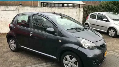 Occasion Toyota Aygo 68 PK (50 kW) 2007 Grijs Hatchback