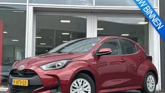 Gebruikt 2020 Toyota Yaris Hybrid Active Hatchback | € 18.945 (Eerlijke prijs)