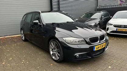 Zwart (metallic) Gebruikt 2012 BMW 318 M Sport Stationwagen | € 6.995 (Eerlijke prijs)
