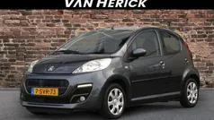 Grijs, metallic lak Gebruikt 2013 Peugeot 107 Active Hatchback | € 3.945 (Eerlijke prijs)