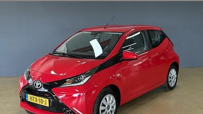 Occasion Toyota Aygo X-play 69 PK (50 kW) 2018 Rood Hatchback